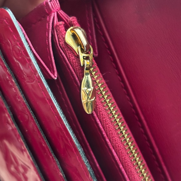 Louis Vuitton Vernis Embossed Wallet - Picture 5 of 9